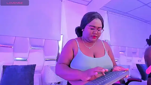 Britanny-Jhonsons online show from October 2025 10:28:02 PM