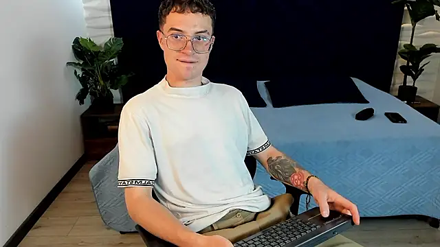 Lil James online show from February 2026 08:42:01 PM