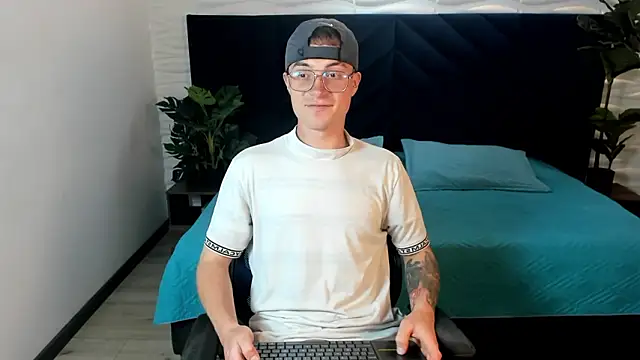 Lil James online show from February 2026 08:04:01 PM