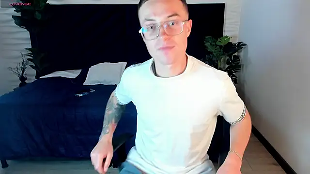 Snapshot of Lil_James chatting on November 2025 08:41:02 PM Lil James online show from November 2025 08:41:02 PM