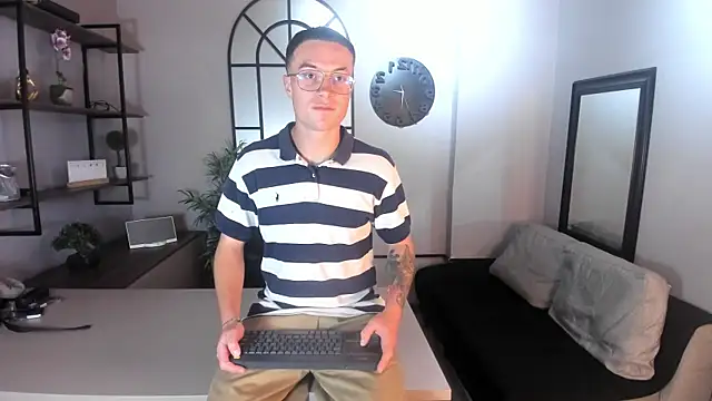 Snapshot of Lil_James chatting on November 2025 08:42:02 PM Lil James online show from November 2025 08:42:02 PM