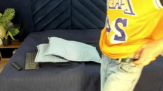 Snapshot of Lil_James chatting on November 2025 08:09:02 PM Lil James online show from November 2025 08:09:02 PM