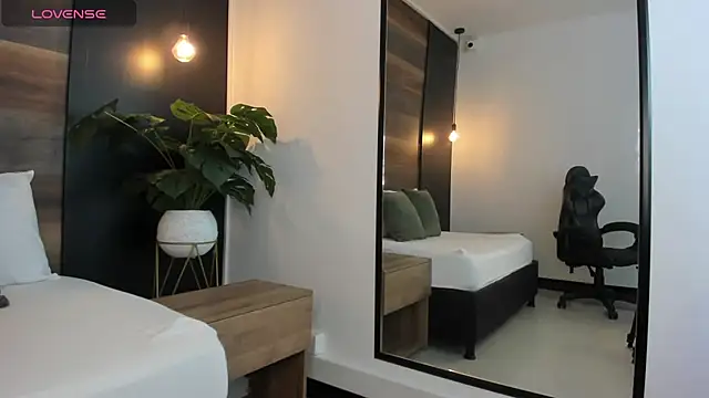 mia collins96 online show from February 2026 01:58:02 AM