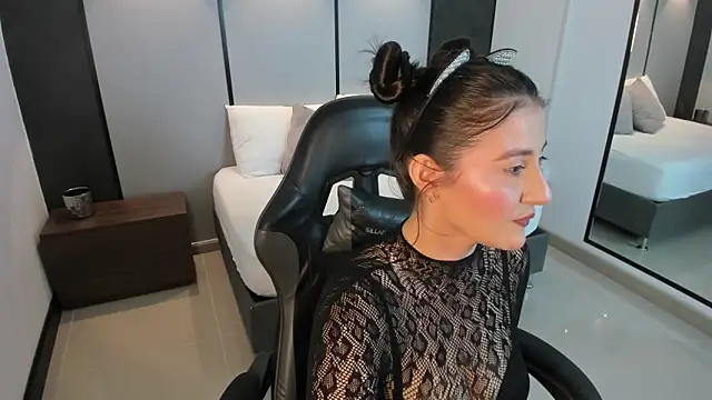 mia collins96 online show from May 2026 02:42:01 AM