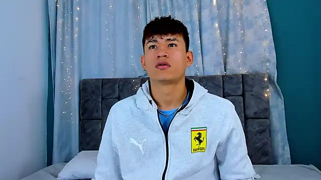 Nicolas Torres  online show from December 2025 03:57:01 AM