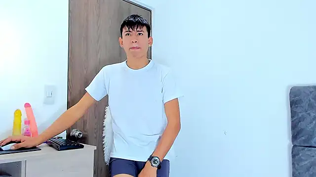 Nicolas Torres  online show from November 2025 07:11:02 AM