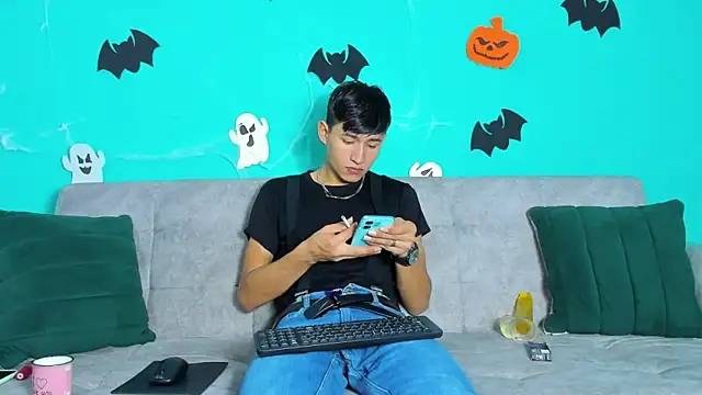 Nicolas Torres  online show from October 2025 07:40:01 AM