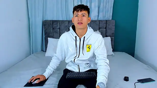 Nicolas Torres  online show from November 2025 04:00:02 AM