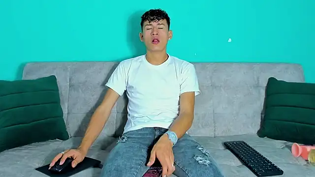 Nicolas Torres  online show from November 2025 02:21:01 AM