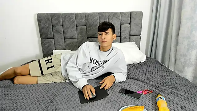 Nicolas Torres  online show from October 2025 07:07:01 AM