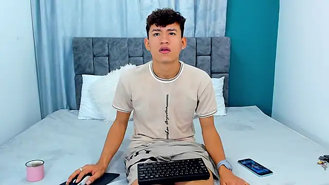 Nicolas Torres  online show from November 2025 06:36:02 AM