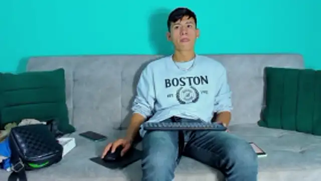 Nicolas Torres  online show from October 2025 08:24:02 AM