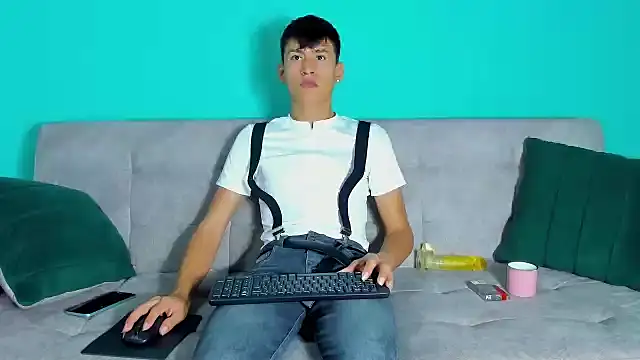 Nicolas Torres  online show from October 2025 06:12:02 AM