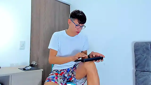 Nicolas Torres  online show from November 2025 03:10:02 AM