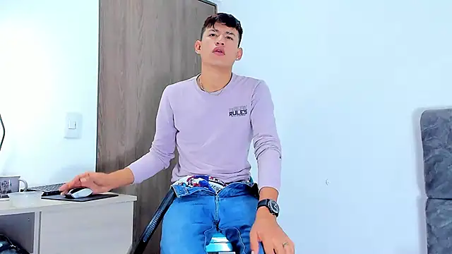 Nicolas Torres  online show from November 2025 07:35:02 AM