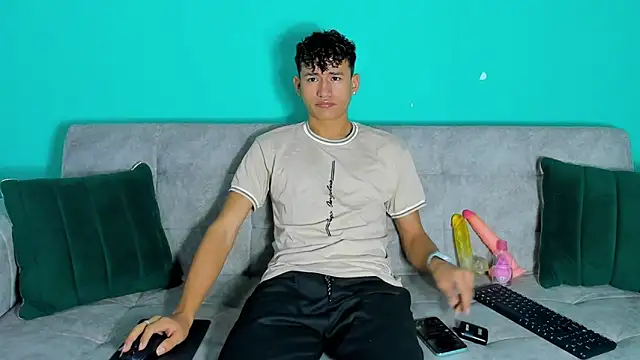 Nicolas Torres  online show from November 2025 06:25:01 AM