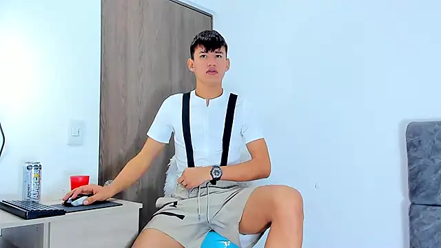 Nicolas Torres  online show from November 2025 02:37:01 AM