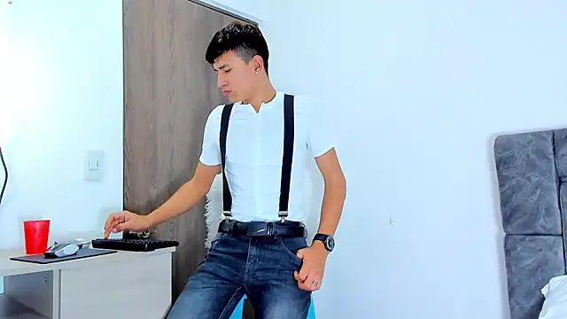 Nicolas Torres  online show from November 2025 02:04:02 AM