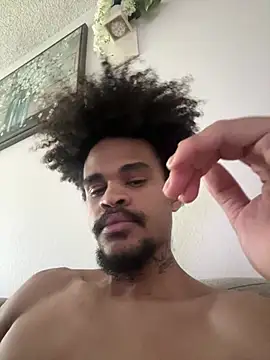 Snapshot of Mrmakeherwet_Tez chatting on February 2026 04:07:02 PM Mrmakeherwet Tez online show from February 2026 04:07:02 PM