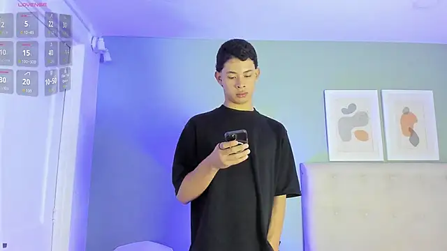 Snapshot of ApoloRicci chatting on February 2026 08:06:02 PM ApoloRicci online show from February 2026 08:06:02 PM