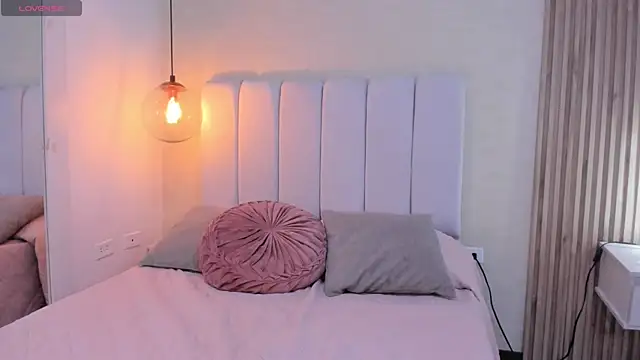 Scarletgod online show from April 2026 09:39:33 PM