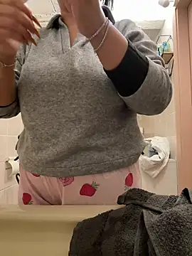 gatitalocahot online show from January 2026 11:00:01 PM