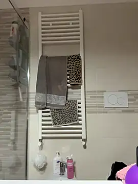 gatitalocahot online show from December 2025 09:15:02 PM