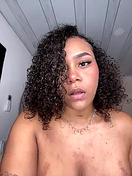 Snapshot of YariRose chatting on November 2025 01:26:02 PM YariRose online show from November 2025 01:26:02 PM