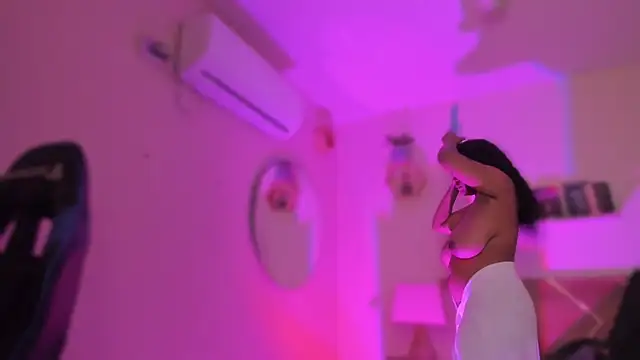 YariRose online show from February 2026 02:52:01 PM