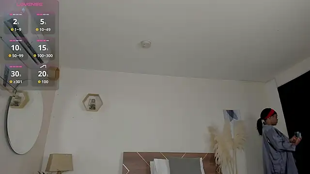 Snapshot of YariRose chatting on November 2025 02:10:01 PM YariRose online show from November 2025 02:10:01 PM