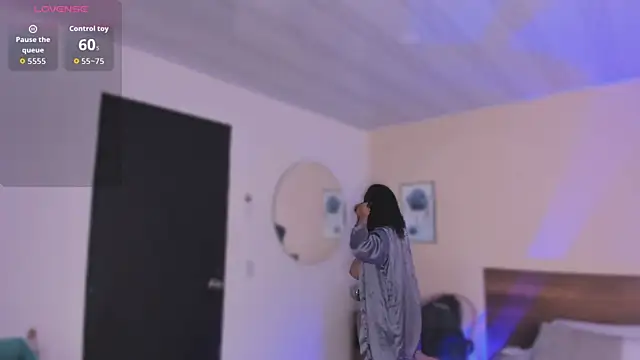 Snapshot of YariRose chatting on November 2025 01:33:02 PM YariRose online show from November 2025 01:33:02 PM