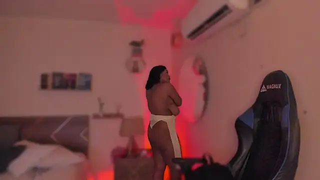 YariRose online show from February 2026 01:44:02 PM