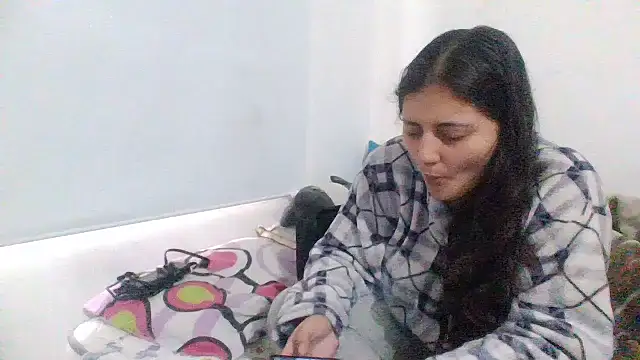 Layla Latina online show from November 2025 09:48:02 PM