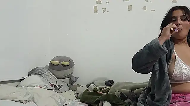 Layla Latina online show from February 2026 01:24:02 AM