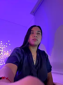 aly nicols online show from October 2025 12:09:01 AM