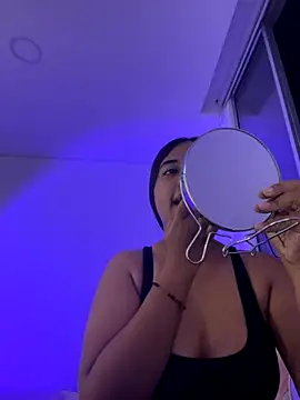 aly nicols online show from November 2025 05:30:02 AM