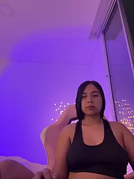 aly nicols online show from November 2025 03:29:01 AM