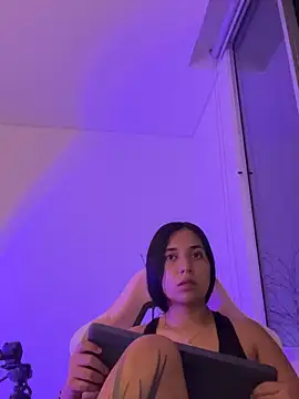 aly nicols online show from December 2025 06:16:02 AM