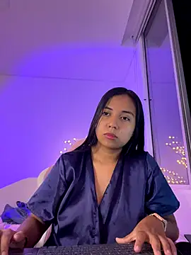 aly nicols online show from November 2025 01:20:01 AM