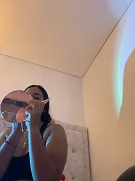 aly nicols online show from November 2025 11:41:01 PM