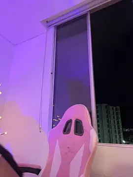 aly nicols online show from October 2025 12:33:02 AM