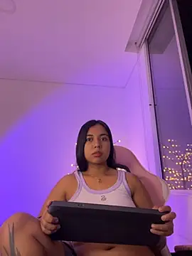 aly nicols online show from November 2025 05:30:02 AM