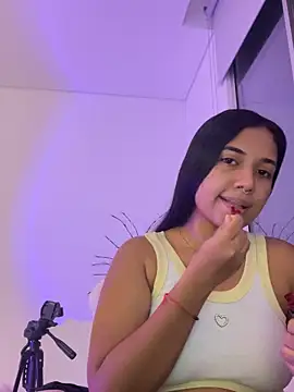 aly nicols online show from December 2025 02:11:02 AM