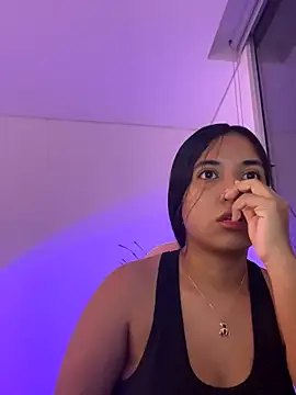 aly nicols online show from December 2025 02:01:01 AM