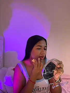 aly nicols online show from October 2025 10:39:02 PM