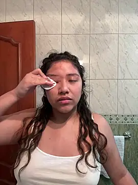 Kmiii21 online show from October 2025 06:53:02 PM