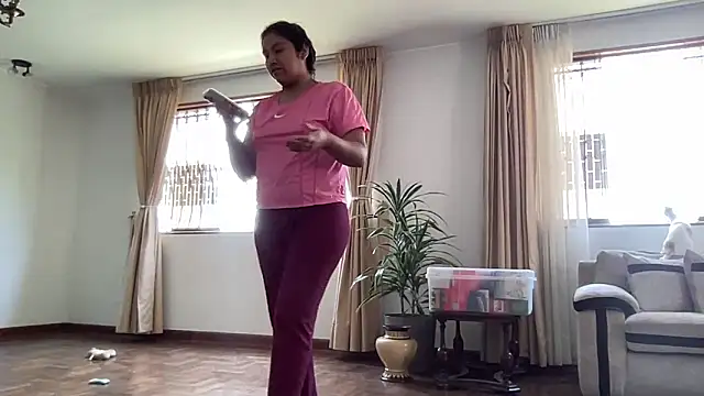 Kmiii21 online show from November 2025 05:46:02 PM