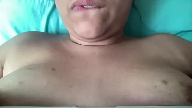 Kmiii21 online show from October 2025 02:27:02 PM