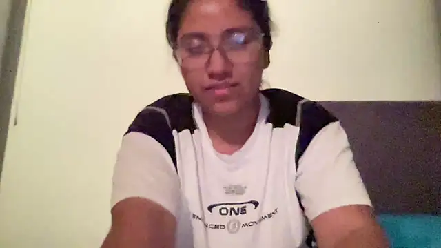 Kmiii21 online show from November 2025 06:47:01 AM