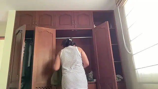 Kmiii21 online show from October 2025 03:33:01 PM